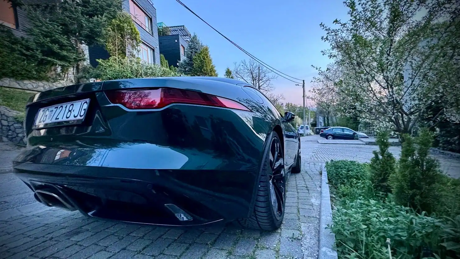 Automotive &mdash; colour & form &mdash; photograph 42