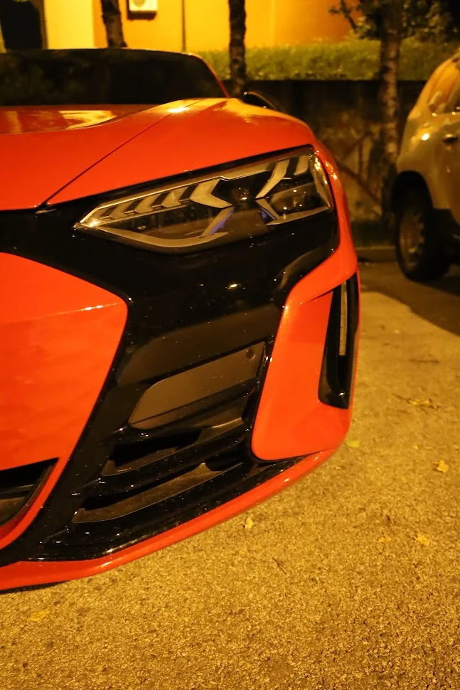 Automotive &mdash; colour & form &mdash; photograph 30