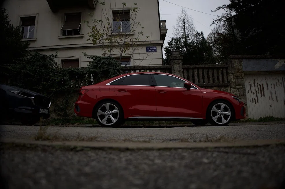 Automotive &mdash; colour & form &mdash; photograph 59