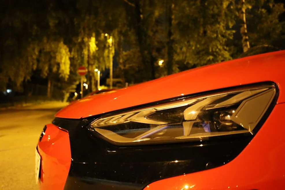 Automotive &mdash; colour & form &mdash; photograph 16