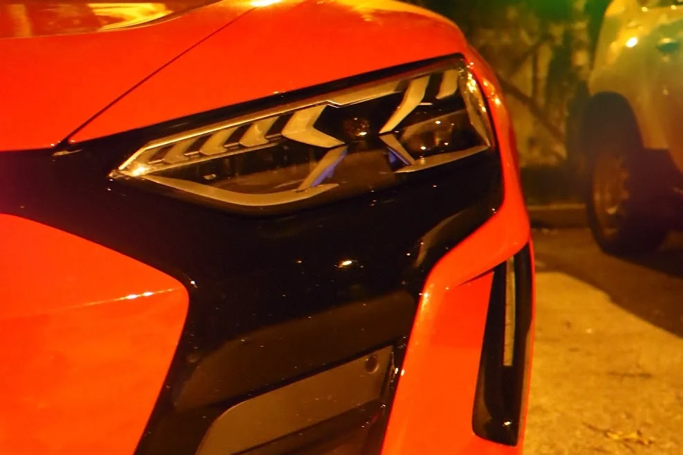 Automotive &mdash; colour & form &mdash; photograph 73