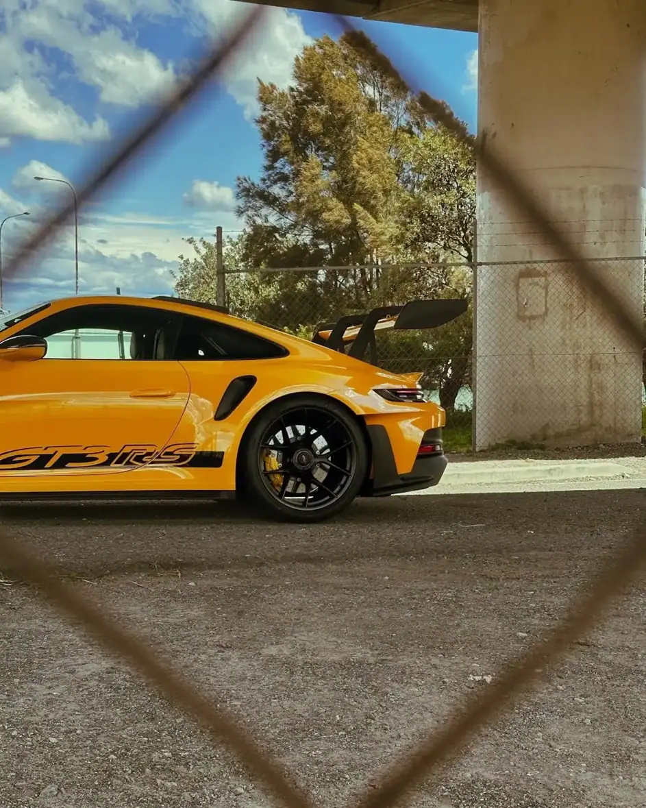 Automotive &mdash; colour & form &mdash; photograph 60