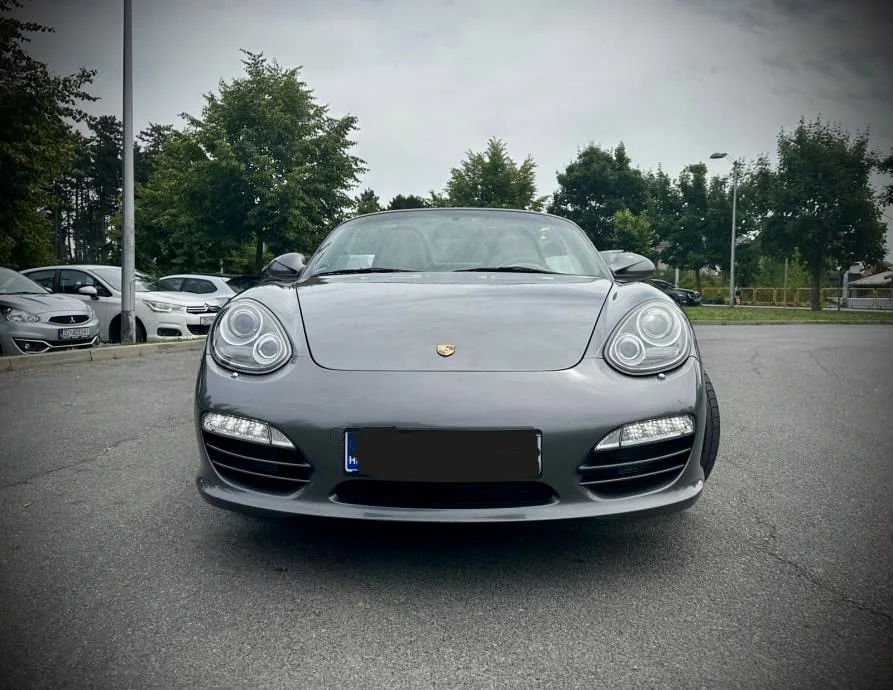 Automotive &mdash; colour & form &mdash; photograph 4