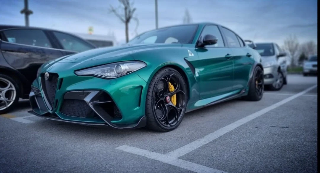 Automotive &mdash; colour & form