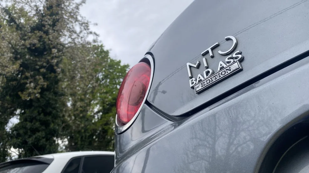 Automotive &mdash; colour & form &mdash; photograph 91