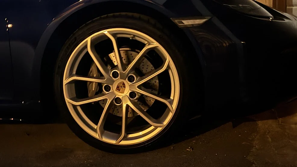 Automotive &mdash; colour & form &mdash; photograph 50