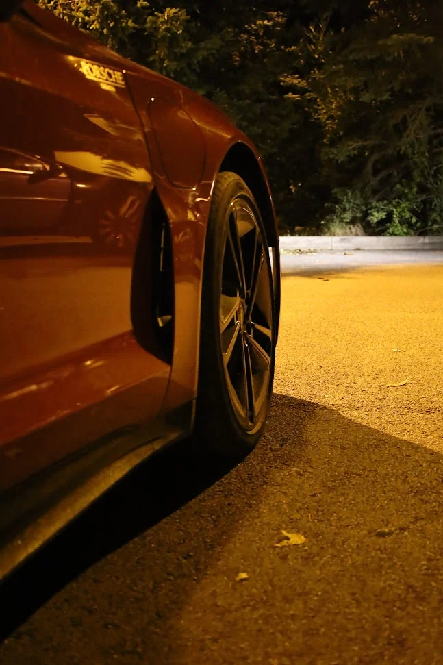 Automotive &mdash; colour & form &mdash; photograph 54