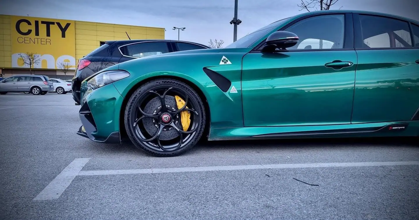 Automotive &mdash; colour & form &mdash; photograph 3