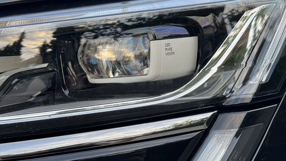 Automotive &mdash; colour & form &mdash; photograph 74