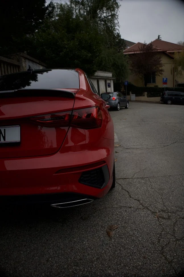Automotive &mdash; colour & form &mdash; photograph 75